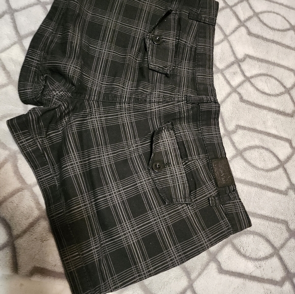 YMI SHORTS - Picture 3 of 4